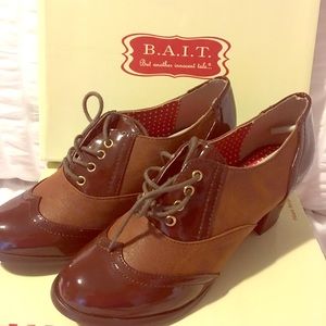 Vintage-inspired Brown wing tip